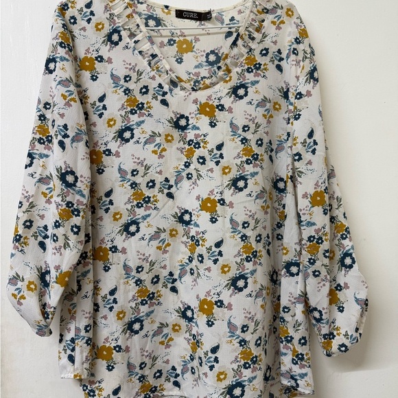 Cure. Tops - Cure Women's Floral V-Neck Blouse - White and Yellow